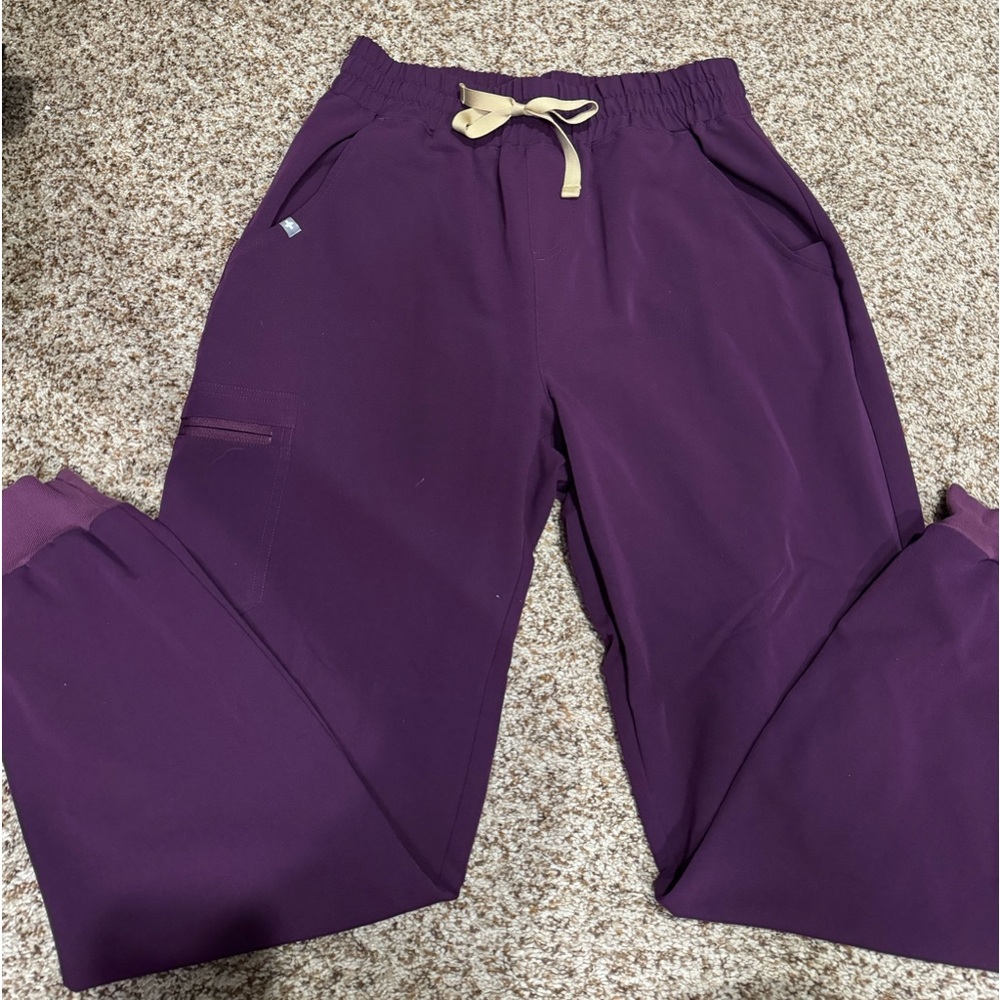 Purple set of figs scrubs.